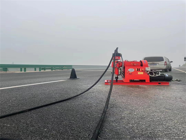 鹤峰马路路基路面开裂下沉注浆加固灌浆