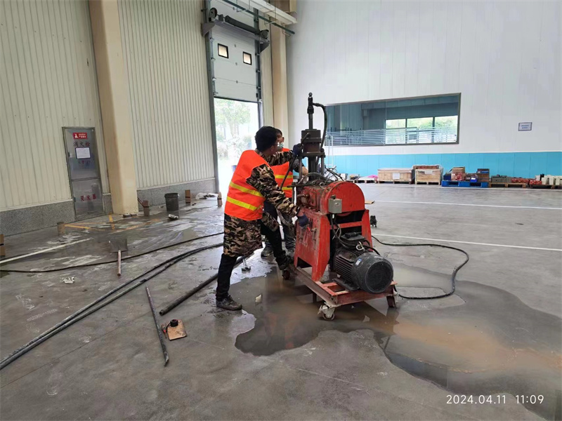 鹤峰厂房地面下沉塌陷注浆加固施工